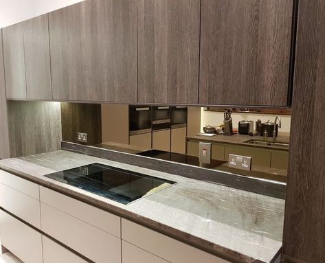 Bronze Mirror Splashback, Mirror Kitchen Backsplash, Mirror Backsplash Kitchen, Glass Splashback Kitchen, Mirror Kitchen, Corner Stove, Splashback Kitchen, Mirror Bronze, Brick Backsplash Kitchen