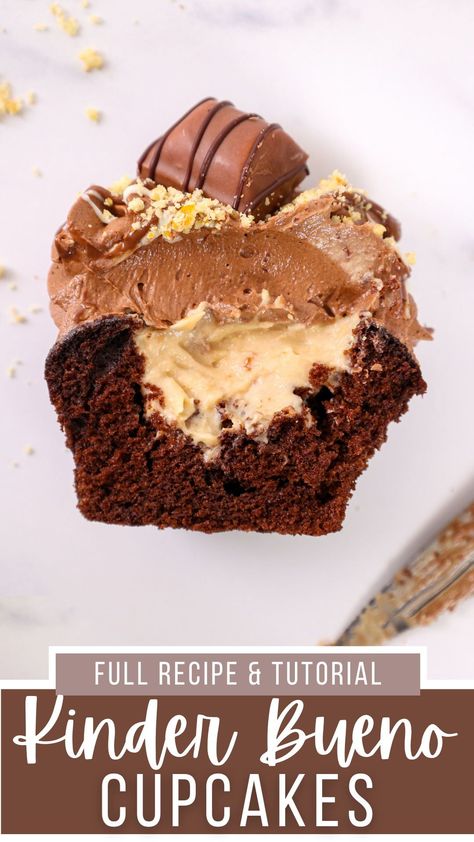 Nutella Bueno Cupcakes, Bueno Filling Recipe, Mousse Filled Cupcakes, Chocolate Bar Cupcakes, Chocolate Hazelnut Cupcakes, Chocolate Mousse Cupcakes, Kinder Recipes, Kinder Bueno Recipes, Hazelnut Cream Filling