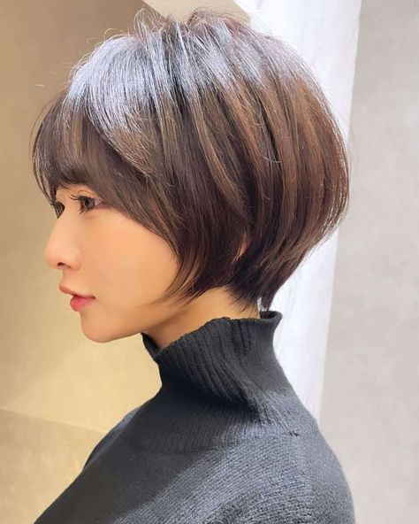 40+ Chic Layered Bob With Bangs Ideas For 2023 Layered Bobs For Thick Hair, Bobs For Thick Hair, Thick Hair With Bangs, Kris Jenner Hair, Long Curly Bob, Bob Riccio, Lob Haircut Layered, Latest Bob Hairstyles, Jenner Hair