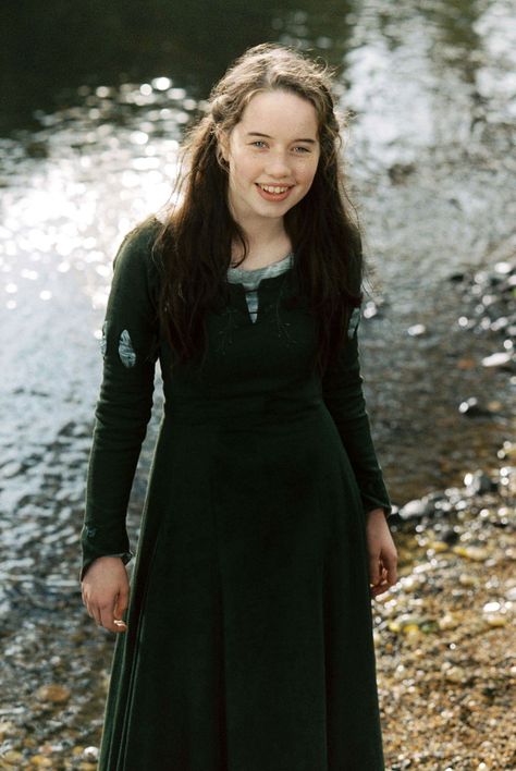 Susan Laughing Narnia Dresses, Narnia Costumes, Susan Pevensie, Peter Pevensie, Lucy Pevensie, Anna Popplewell, Narnia 3, Edmund Pevensie, Pictures Of Anna