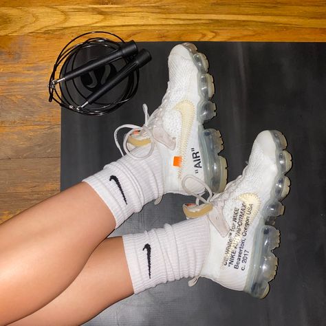 Nike Air Vapormax x Off-White White Vapormax Outfit, Off White Vapormax Nike, Vapormax Nike, Nike Vapormax, Cute Nikes, Air Vapormax, Nike Air Vapormax, All White, Nike Air