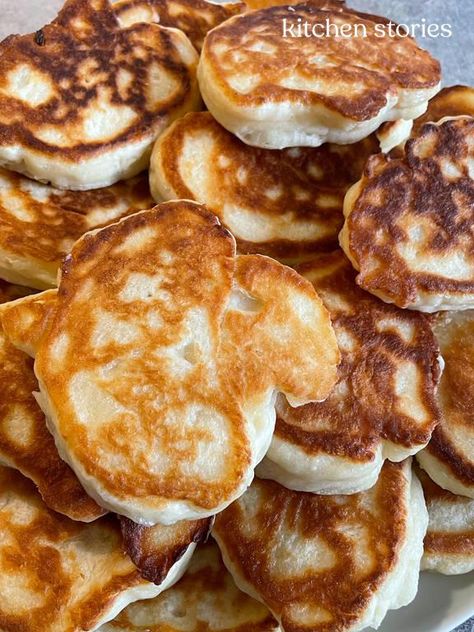 Latvian Desserts, Yeast Pancakes, Cardamom Buns, Wheat Pancakes, French Crepes, Buttermilk Pancakes, Potato Side Dishes, Kitchen Stories, Apple Crumble