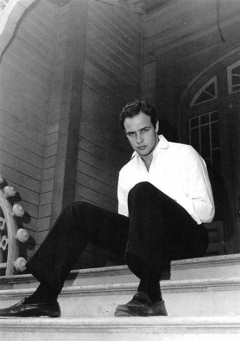 Oxfords—not Brogues. 60s Men, Masc Fashion, Old Hollywood Style, Hollywood Men, Oxford Brogues, Mens Outfit Inspiration, Marlon Brando, Mode Masculine, Hollywood Actor