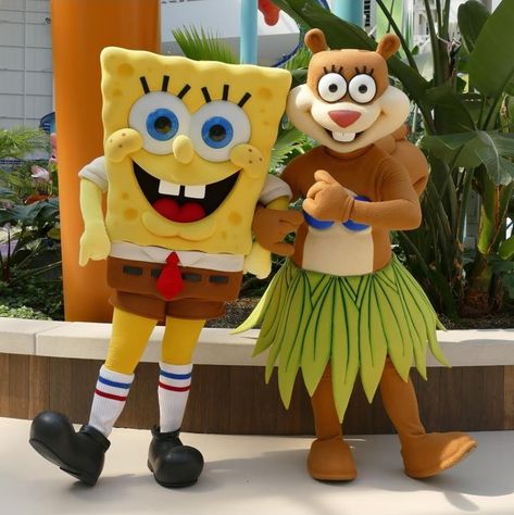 Spongebob Mascot, Universal Characters, Spongebob Costumes, Spongebob Costume, Sesame Place, Easter Games, Let's Pretend, Sponge Bob, Six Flags