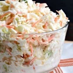 This Copycat Chick-fil-A Cole Slaw recipe is amazing! This is the perfect side dish to any BBQ or potluck! Best Coleslaw Recipe, Fluff Salad Recipes, Bbq Side Dishes, Shugary Sweets, Creamy Coleslaw, Cole Slaw, Fruit Salsa, Slaw Recipes, Coleslaw Mix