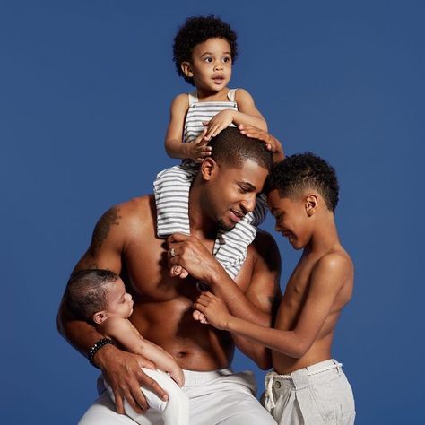 pinterest: @TRUUBEAUTYS💧#pinterestTruubeautys Devale Ellis, Watch The World Burn, Family Photoshoot Outfits, Black Fathers, Dad Baby, Follow My Page, Black Families, Father Son, Family Affair