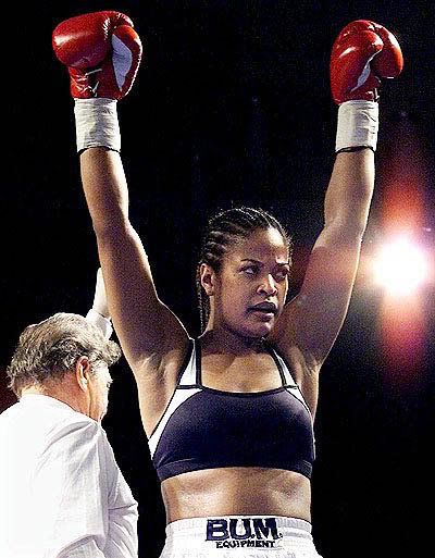 Laila Ali Womens Boxing Aesthetic, Kickbox Aesthetic, Laila Ali Boxing, Layla Ali, Boxing Women, Laila Ali, Female Sports, Boxing Girl, Martial Arts Women