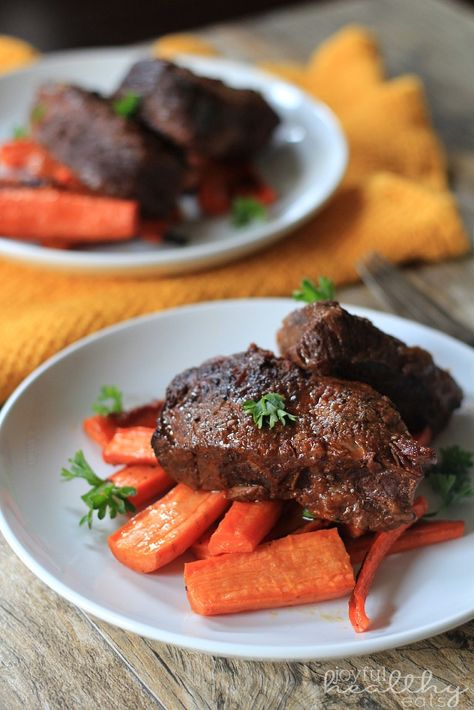 Balsamic Braised Beef Short Ribs |Paleo Recipes Braised Beef Short Ribs Recipe, Paleo Crockpot Recipes, Braised Beef Short Ribs, Beef Short Rib Recipes, Short Ribs Recipe, Paleo Crockpot, Paleo Beef, Braised Short Ribs, Romantic Dinner Recipes