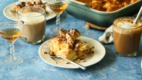 This recipe is from Savory Faire cookbook. It is very easy to make and is wonderful. Amaretto Bread, Lemon Bread Pudding, Bread Pudding Recipes, Best Bread Pudding Recipe, Pudding Cakes, Old Fashioned Bread Pudding, Banana Bread Pudding, Bread Pudding With Apples, Baileys Recipes