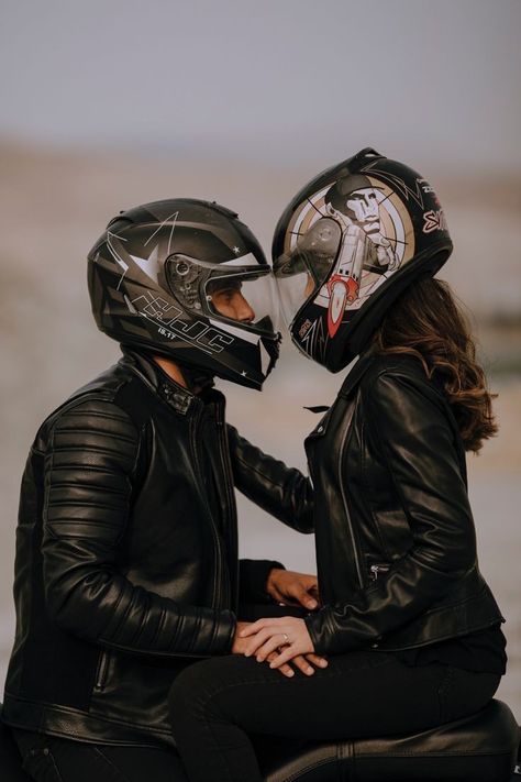 Motorcycle Couple Photography, Couple Moto, Motorcycle Couple Pictures, Motorcycle Photo Shoot, Girl Riding Motorcycle, Motorcycle Wedding, Biker Wedding, Bike Couple, Biker Couple