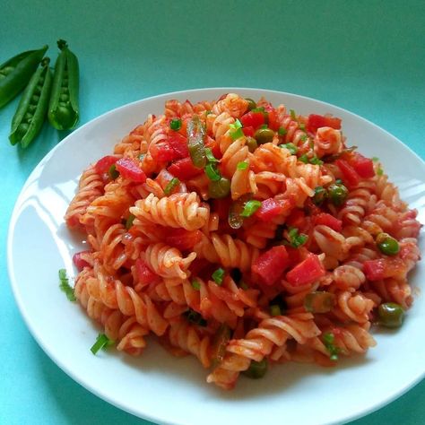 Desi masala pasta recipe (Indian style) with step by step images: A delectable fusion pasta made with mixed vegetables and a melange of Indian spices.  Masala pasta is a twist to the normal onion-tomato based pasta. The spice fusion lends a unique taste to the pasta, That is relished by every age group. Especially by... Read More The post Desi Masala Pasta Recipe (Indian Style) appeared first on Spoons Of Flavor. Vegan Masala, Veg Pasta Recipes, Fusion Pasta, Pasta Indian Style Recipe, Masala Pasta, Homemade Spanish Rice, Pastas Recipes, Cooked Pasta, Recipe Indian