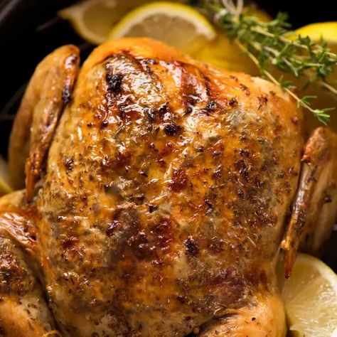 Roast Chicken Slow Cooker, Chicken Recipe Slow Cooker, Slow Cooker Roast Chicken, Moist Baked Chicken, Roast Chicken Recipe, Recipe Slow Cooker, Chicken Roast, Cooking Whole Chicken, Roasted Garlic Chicken