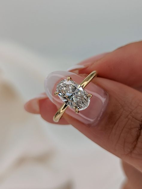 Oval shaped engagement rings