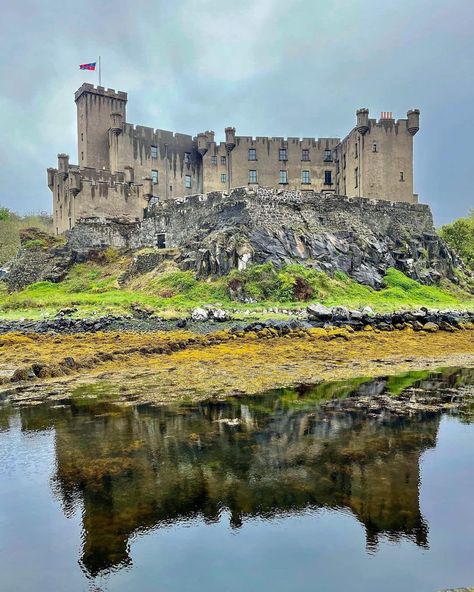 Dunvegan Castle,... - The Heart and Soul of Scotland Dunvegan Castle, Chateau House, Clan Macleod, Wall Structure, American Castles, British Castles, Isle Of Skye Scotland, European Castles, Castles In Scotland