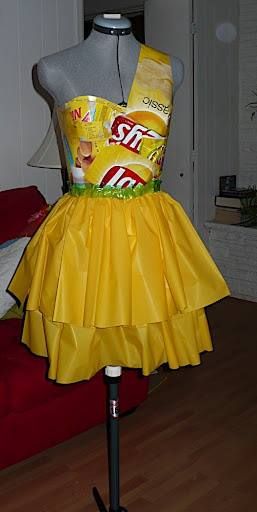 #Christmas dress all sorted. #Lays Junk Fashion, Weird Dresses, Anything But Clothes, Recycled Costumes, Yellow Party Dresses, Trash Fashion, Recycling Crafts, Recycled Outfits, Crazy Dresses