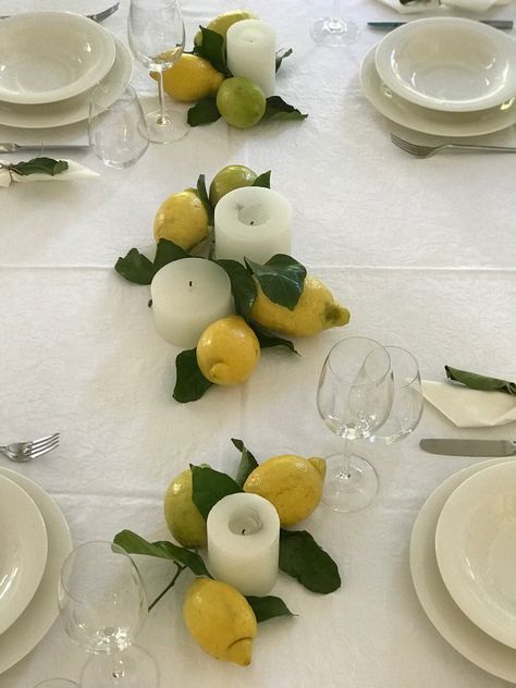 Lemon Inspired Table Setting, Italian Style Table Setting, Amalfi Table Setting, Table Decorations Lemon, Lemon Table Decor Centerpieces, Amalfi Coast Dinner Party, Italian Dinner Table Setting Ideas, Lemon Table Setting, Italian Table Setting