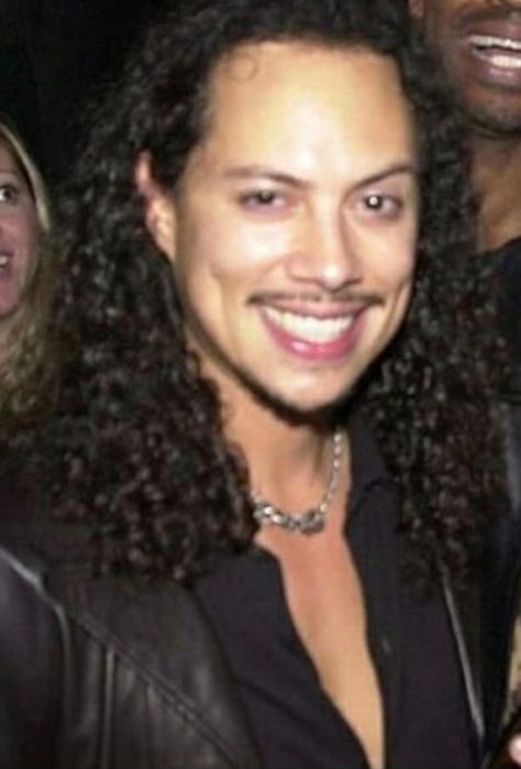 Bald Kirk Hammett, Kirk Hammett Makeup, Kirk Hammett Dreadlocks, Kirk Hammett 90s Short Hair, Kirk Hammet Funny, Kirk Hammett Short Hair, Kirk Hammet, Kirk Metallica, Melting Face