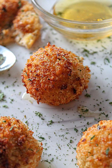 Ary Fryer Goat Cheese Balls – Pixels and Plates #Gluten-FreeStartersforEveryone Goat Cheese Balls, Fried Goat Cheese, Fruit Appetizers, Goat Cheese Recipes, Rough Times, Cheese Balls, Goat Cheese Salad, Is It Just Me, Low Carb Snacks