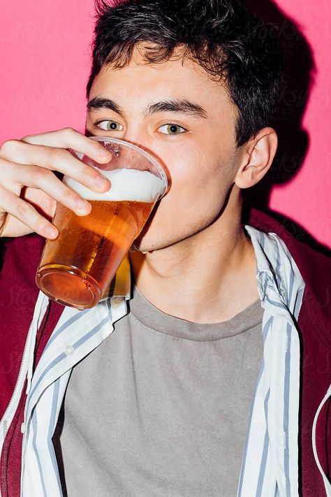 Young man drinking beer and looking at camera Person Drinking Reference, Holding Drink Reference, Drinking Pose, Beer Drawing, Man Drinking, Drink Stand, Beer Photography, Cocktail Photography, Beer Ad