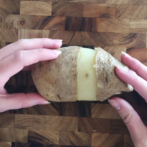 This Easy Hack Will Forever Change the Way You Peel Potatoes — No Peeler Necessary! Peel Potatoes Easy, Hospitality Meals, Mashed Potatoes With Skin, Hominy Casserole, Best Mashed Potatoes, Food Christmas, Nutrition Certification, Potato Skin, Popsugar Food