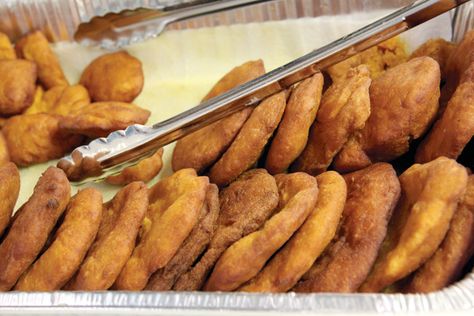 Traditional Seminole Pumpkin Frybread Native American Fry Bread Recipe, Farm Cooking, Fried Bread Recipe, Native American Food, Native Foods, Cooking Contest, How To Make Pumpkin, Fry Bread, Garden Recipes