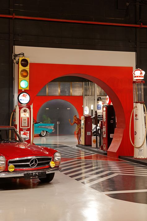 spanish toy factory renovated by vilaplana&vilaplana to exhibit luxury vintage cars  www.designboom.com Car Exhibition, Toy Car Garage, Vintage Auto's, Toy Factory, Exhibition Room, Garage Repair, Combi Vw, 카페 인테리어 디자인, Car Museum