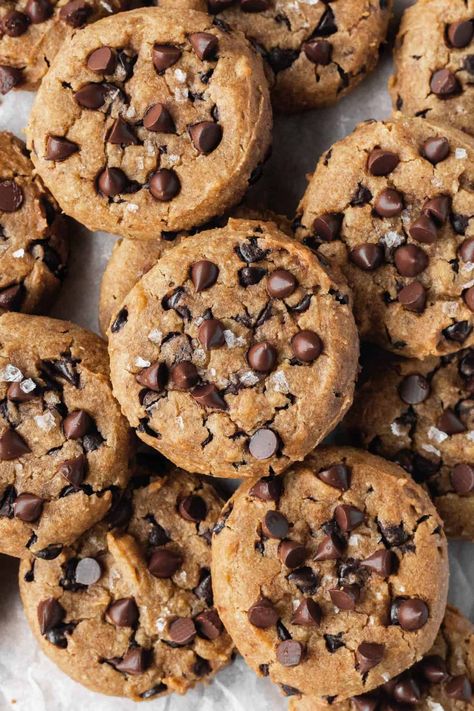 Chocolate Chip Chickpea Cookies - Ai Made It For You Protein Cakes, Chickpea Chocolate Chip Cookies, Flourless Chocolate Chip Cookies, Cookies Without Brown Sugar, Delicious Chocolate Chip Cookies, Chocolate Chip Cookie Recipes, Chewy Ginger Cookies, Dark Chocolate Chip Cookies, Chickpea Cookies