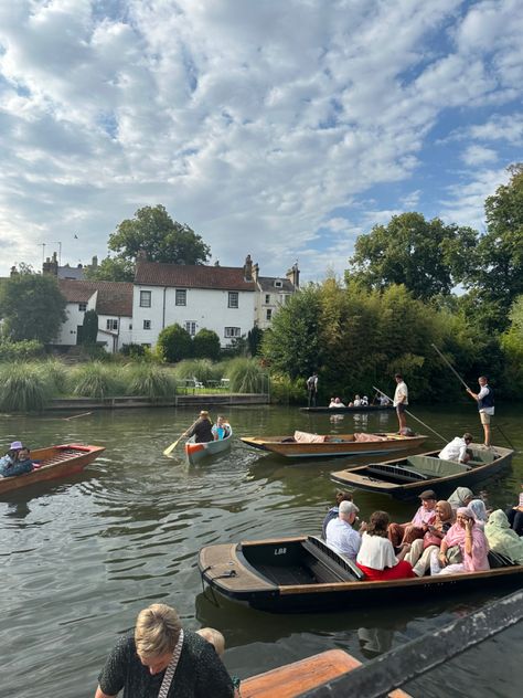 Cambridge Study Aesthetic, Punting Cambridge, Cambridge Aesthetic, Aesthetic Traveling, British Aesthetic, London Aesthetic, Study Aesthetic, Cambridge University Press, Manifestation Board