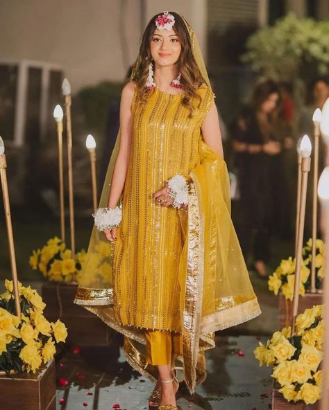 Fancy Dress Patterns, Mehandi Dress, Mehandi Outfits, Mayon Dresses, Haldi Dress, Embroidered Salwar, Haldi Outfits, Haldi Outfit, Function Dresses