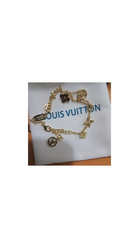 qU

LOUIS VUITTON Monogram Blooming Supple necklace and Bracelet set REPOP.

$700.00 + $30.00 international ship... Lv Necklace, Louis Vuitton Necklace, Necklace And Bracelet Set, Necklace And Bracelet, Bracelet Set, Louis Vuitton Monogram, Like New, Louis Vuitton, Monogram