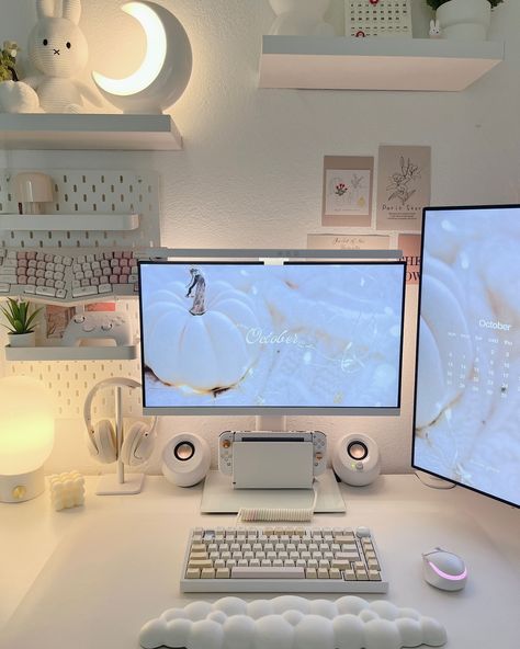 Cozy Gaming Desk Setup, Aesthetic Pc Setup, Cosy Desk, White Desk Setup, Aesthetic Setup, Place Tags, Cozy Study, Cozy Gamer, Aesthetic Soft Girl