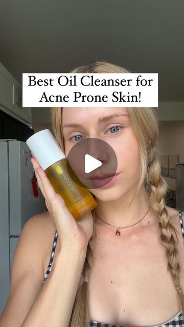 Maja on Instagram: "💚This is the number one oil cleanser I recommend for acne prone skin and/or sensitive skin! 

If you have tried oil cleansing and it broke you out you might have been using the wrong oil cleanser! 

I linked the oil cleanser in my bio 💚

#doublecleansing #doublecleanse #oilcleansing #organicskincare #naturalskincare #oilcleansingmethod 

Do we want an oil cleansing tutorial?" Olive Oil Face Cleanser, Best Oil Cleanser, Best Cleansing Oil, Oil Cleansing Method, Oil Cleansing, Acne Oil, Double Cleansing, Oil Cleanser, Best Oils