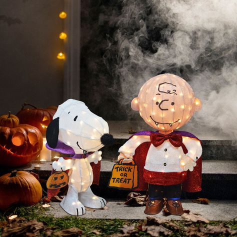 .130,'.. Peanuts Halloween Decor, Vampire Snoopy, Peanuts Halloween, Charlie Brown Halloween, Peanuts Characters, Fall Fest, Halloween Porch Decorations, Halloween Yard Decorations, Yard Decorations