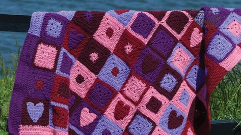 Simple Heart Applique Crochet Pattern | The Crochet Crowd Heart Blanket Pattern, Motifs Afghans, Crochet Heart Blanket, Crochet Unique, Heart Blanket, Crocheted Blanket, Confection Au Crochet, Easy Crochet Patterns Free, Crochet Blanket Afghan