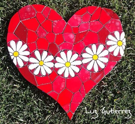 Mosaic Art Ideas Easy, Mosaic Art Ideas, Heart Mosaics, Art Ideas Easy, Heart Mosaic, Mosaic Hearts, Mosaic Heart, Mosaic Stepping Stones, Mosaic Garden Art