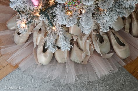 Nutcracker Tree Theme, Nutcracker Christmas Theme, Christmas Ballet, Nutcracker Ballet Christmas Decorations Diy, Pointe Shoe Christmas Tree, Ballet Themed Christmas Tree, Nutcracker Christmas Tree Theme, Ballet Christmas, Ballerina Christmas Tree