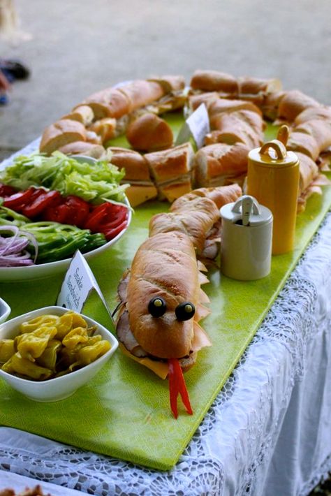 Snake Sandwich from a Reptile Safari Themed Birthday Party! I love ideas like this that are so creative but totally doable! Snake Sandwich, Ballon Decoration, Safari Monkey, Birthday Monkey, Safari Invitation, Jungle Invitations, Zoo Birthday Party, Safari Invitations, Cake Centerpieces