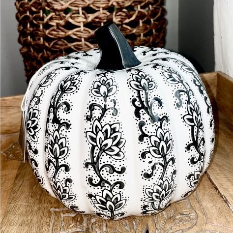 Black & White Boho Chic Ceramic Pumpkin Decor! Nwt Versatile For Various Home Decor White Pumpkin Halloween Decor, Painted White Pumpkins, Pumpkin Creations, Pumpkin Inspo, Fall Pumpkins Painting, Decoupage Pumpkins, Craft Pumpkins, Black White Halloween, Decorative Pumpkins