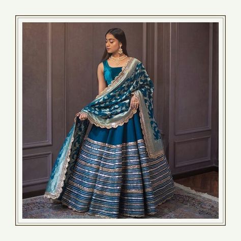 Gujrati Dress, Blue Chaniya Choli, Ghagra Design, Diwali Shoot, Beautiful Lehengas, Chania Choli, Amrita Rao, Family Clothes, Simple Lehenga