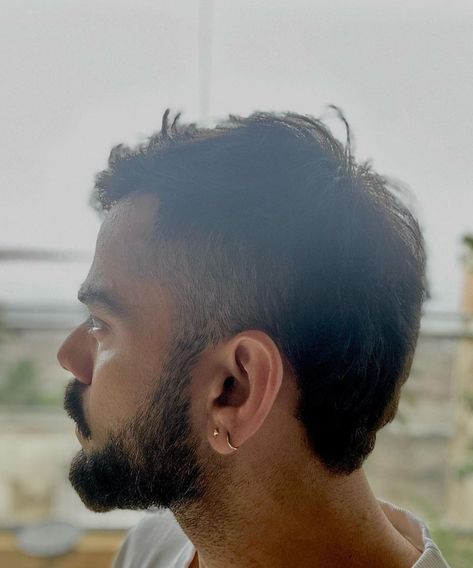 Virat Kohli Ear Piercing, Boys Ear Piercing, Ear Piercings Boy, Ear Studs For Men, Mens Piercings, Virat Kohli Hairstyle, Guys Ear Piercings, Taper Fade Short Hair, Men's Piercings