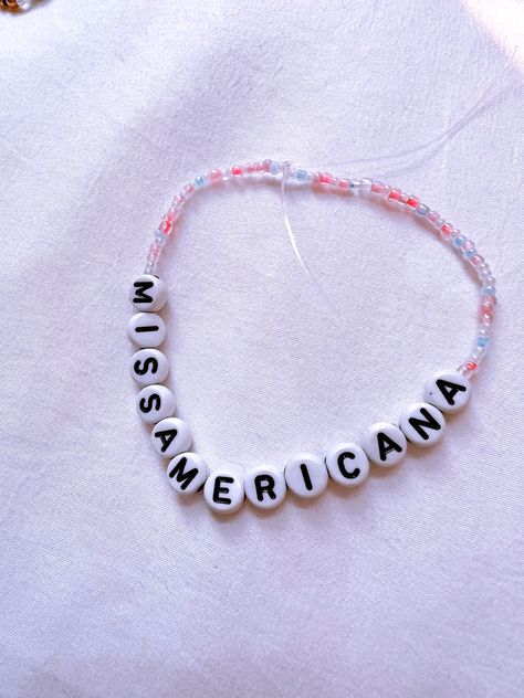 Taylor Swift miss americana pink friendship bracelet Miss Americana Bracelet, Lover Bracelets Taylor Swift, Taylor Swift Eras Tour Bracelets, Bracelets Taylor Swift, Eras Tour Bracelets, Bracelet Taylor Swift, Taylor Bracelets, Bead Friendship Bracelet, Taylor Bracelet