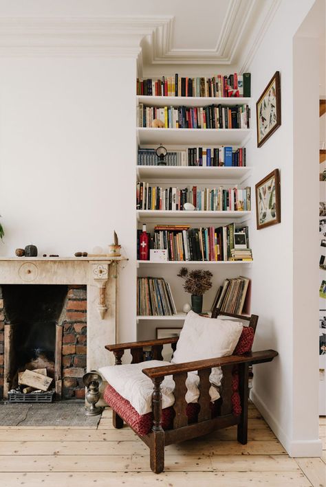 Southwest House, Reading Spot, Victorian Bathroom, Interior Minimalista, Apartment Terrace, Modern Victorian, Hippie Home Decor, Victorian Home, Classic Home Decor