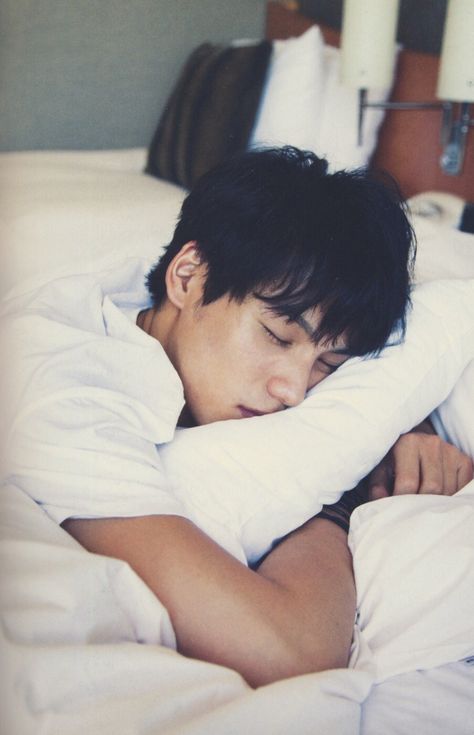 SOTA FUKUSHI☆★ Ragnor Fell, Fukushi Sota, Blake Steven, Man Sleeping, Mode Poses, Sleeping Pose, Eleanor And Park, Handsome Men Quotes, Men Quotes Funny