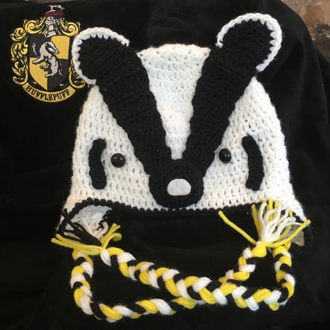 Hufflepuff Crochet, Harry Potter House Colors, Hufflepuff Badger, Harry Potter Crochet, Hufflepuff Pride, Hufflepuff House, Newt Scamander, Cedric Diggory, Crochet Basket Pattern