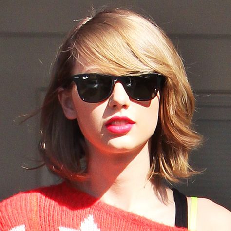 Spring's Sexiest Hairstyles - Taylor Swift's Long Bob from #InStyle Bob With Swoop, Bangs Sideswept, Lob Bangs, Haircut Lob, Heavy Bangs, Ideas Haircut, Bangs Bob, Taylor Swift Hair, Spring Hairstyles