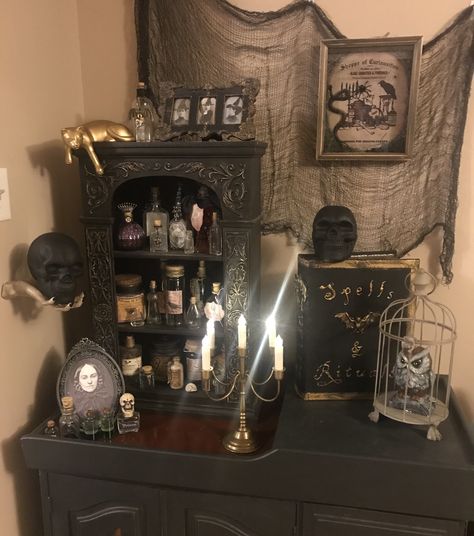 My witch’s apothecary station Apothecary Station, Goth Bedroom Ideas, Apothecary Diy, Witch Apothecary, Goth Bedroom, Witchy Goth, Dark Home Decor, Halloween Village, Dark Home