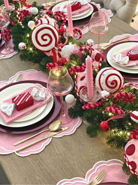 30 Christmas Table Decoration Ideas To Wow Your Guests Christmas Table Pink And Red, Red And Pink Christmas Tablescape, Pink Christmas Theme Party, Candy Christmas Table Decor, Pink Red Christmas Table, Pink Red Table Setting, Christmas Table Pink, Pastel Christmas Tablescape, Red And Pink Christmas Table