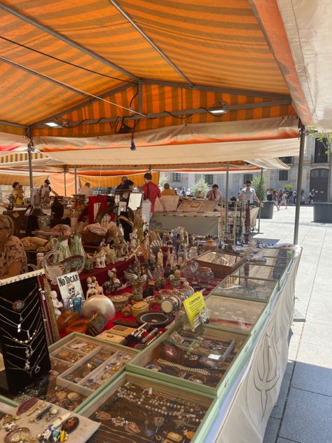 Italy Flea Market, Barcelona Flea Market, Vintage Market Aesthetic, Future Moodboard, Shopping Aesthetics, Flea Market Aesthetic, Italy Market, Barcelona Market, Atelier Ideas