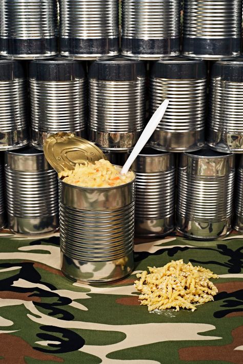 Post Apocalyptic Party Food, Doomsday Prepper Aesthetic, Apocalypse Food, Food For A Week, Dylan Core, Apocalypse Party, Emergency Preparedness Food Storage, Army Camp, Prepper Food