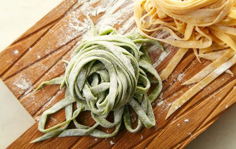 Ricetta Tagliatelle Paglia e Fieno Fatte in Casa - Il Club delle Ricette Pasta Fatta In Casa, Tortellini, Ethnic Recipes, Tagliatelle